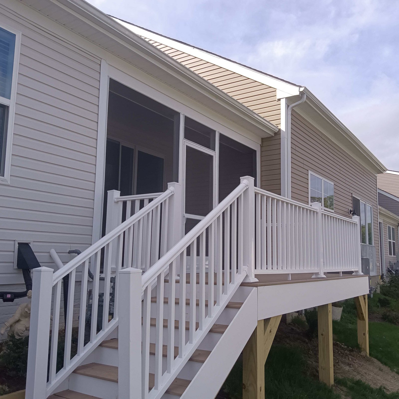 Screened porch with composite deck and stairs by an Outdoor Living Contractor in Williamsburg